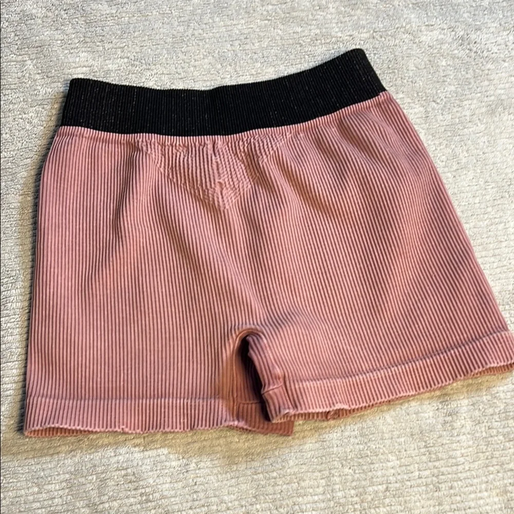 Free People Movement Prajna rubbered Short. sizeM/L stretch.            order127 - Picture 5 of 5